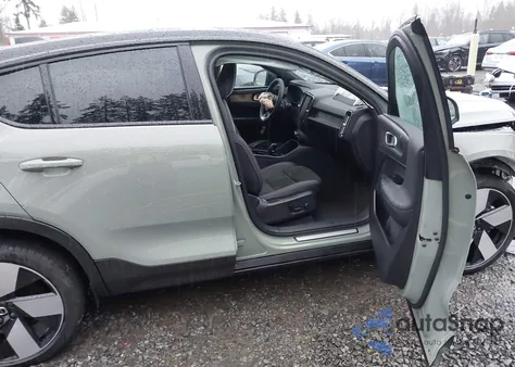 2022 Volvo C40 Recharge Pure Electric P8 Ultimate z USA, uszkodzony, nr VIN YV4ED3GB4N2006766